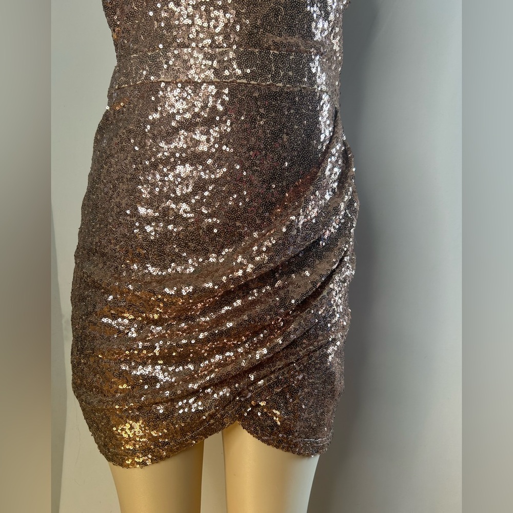 NWT De Novo Women’s Sequin Rose Gold Dress. Size M - Picture 9 of 16